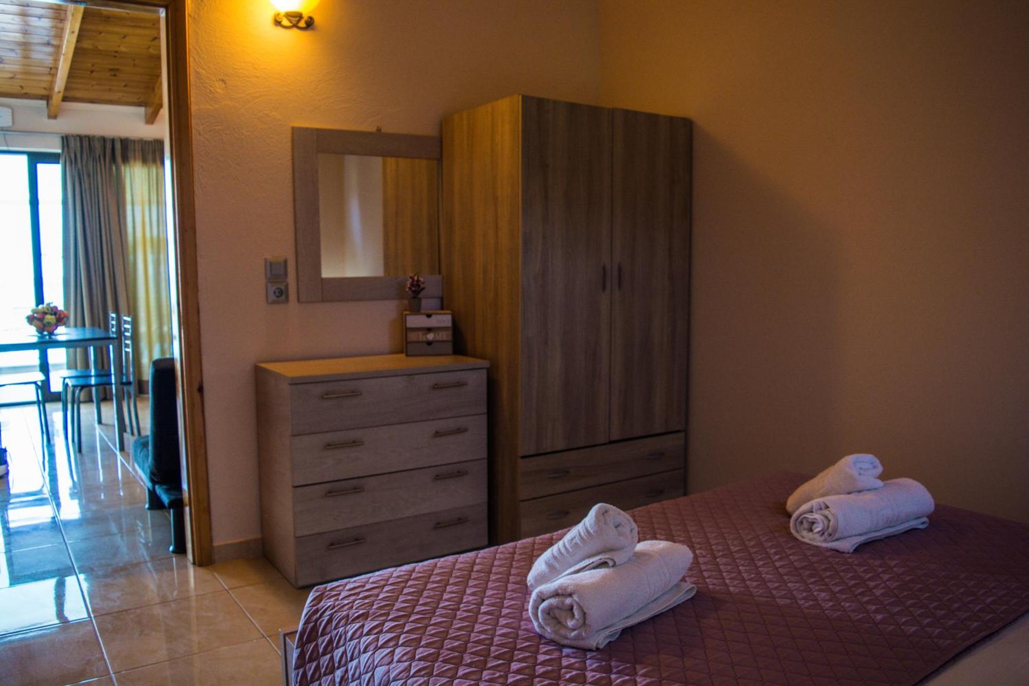 Fanis Seafront Apartments Agios Gordios  Eksteriør billede