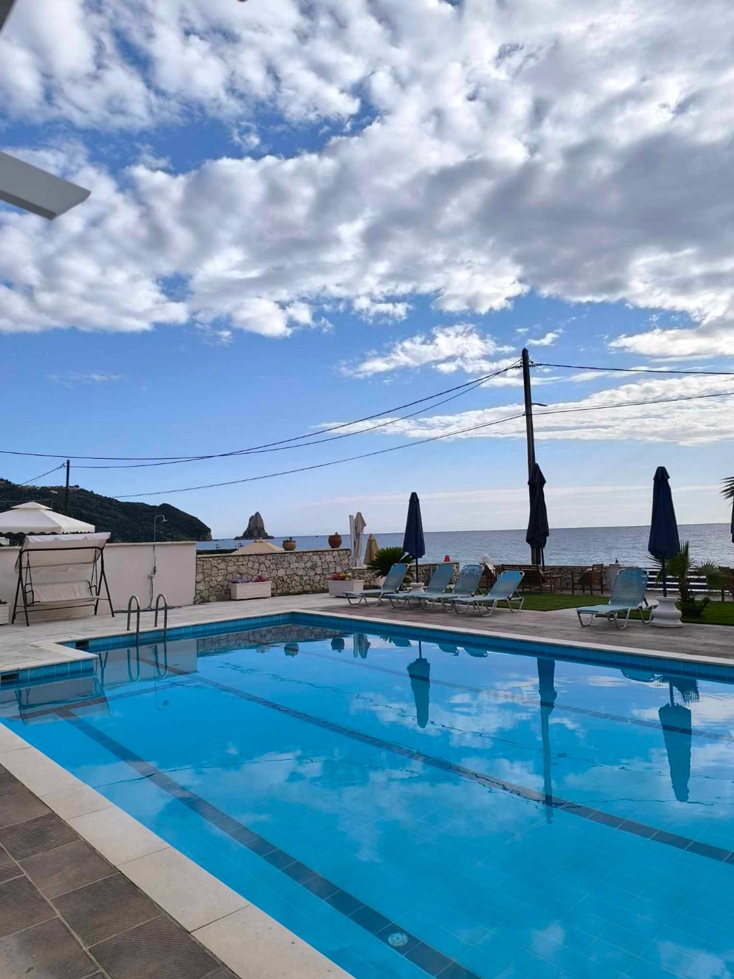 Fanis Seafront Apartments Agios Gordios  Eksteriør billede