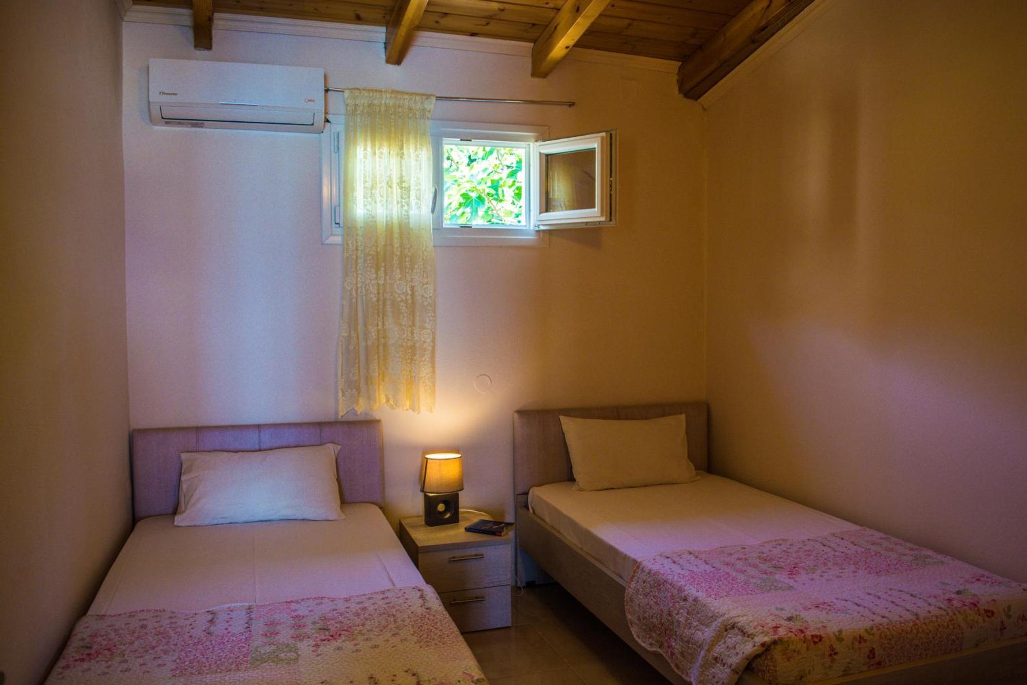 Fanis Seafront Apartments Agios Gordios  Eksteriør billede