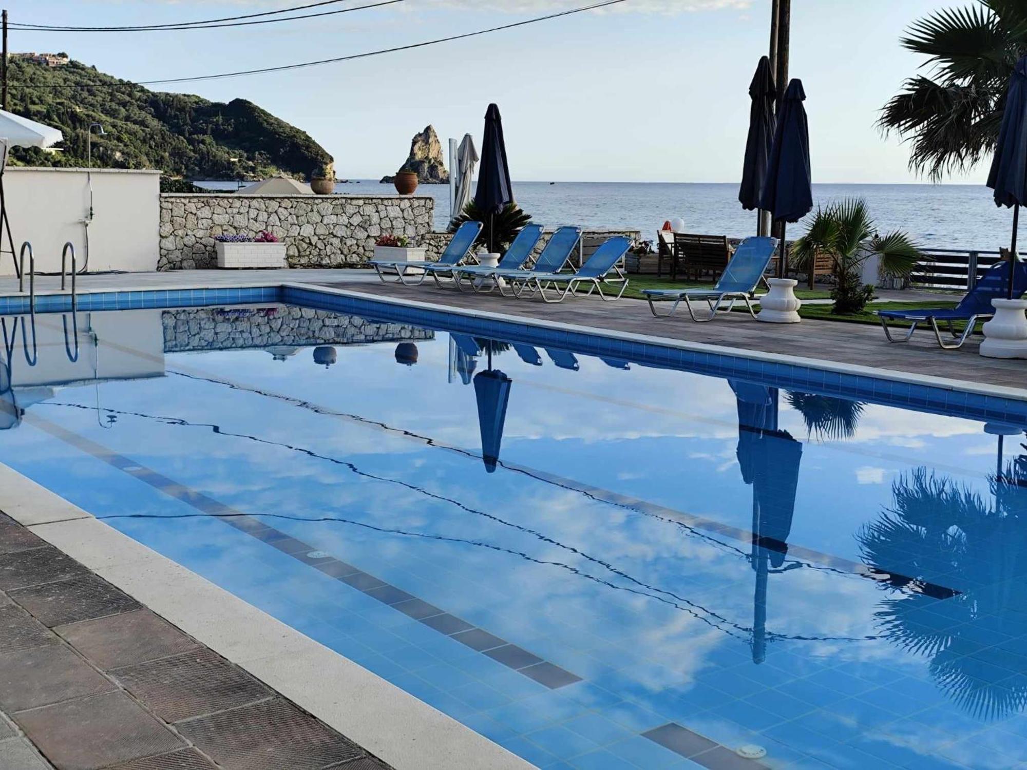 Fanis Seafront Apartments Agios Gordios  Eksteriør billede